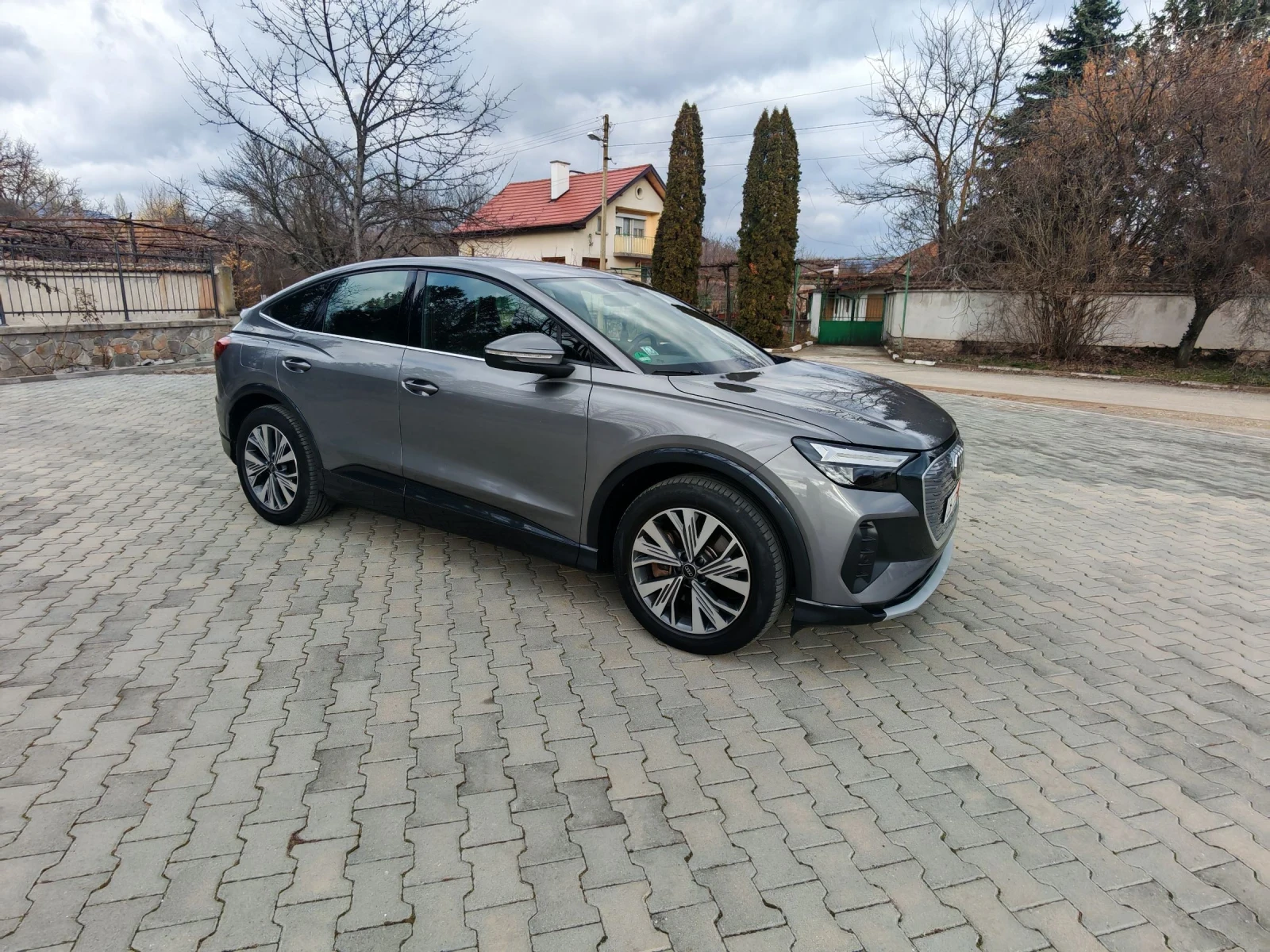 Audi E-Tron Q4 sportbac - изображение 3