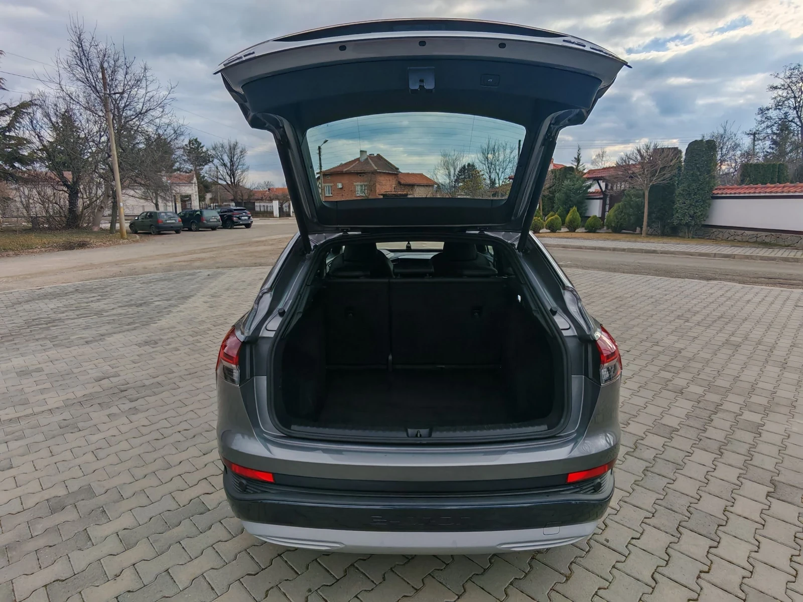 Audi E-Tron Q4 sportbac - изображение 6