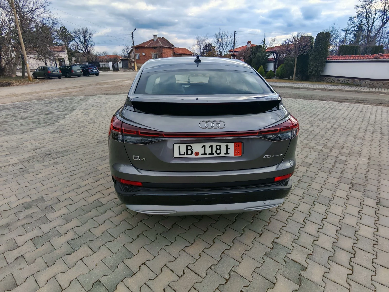 Audi E-Tron Q4 sportbac - изображение 5