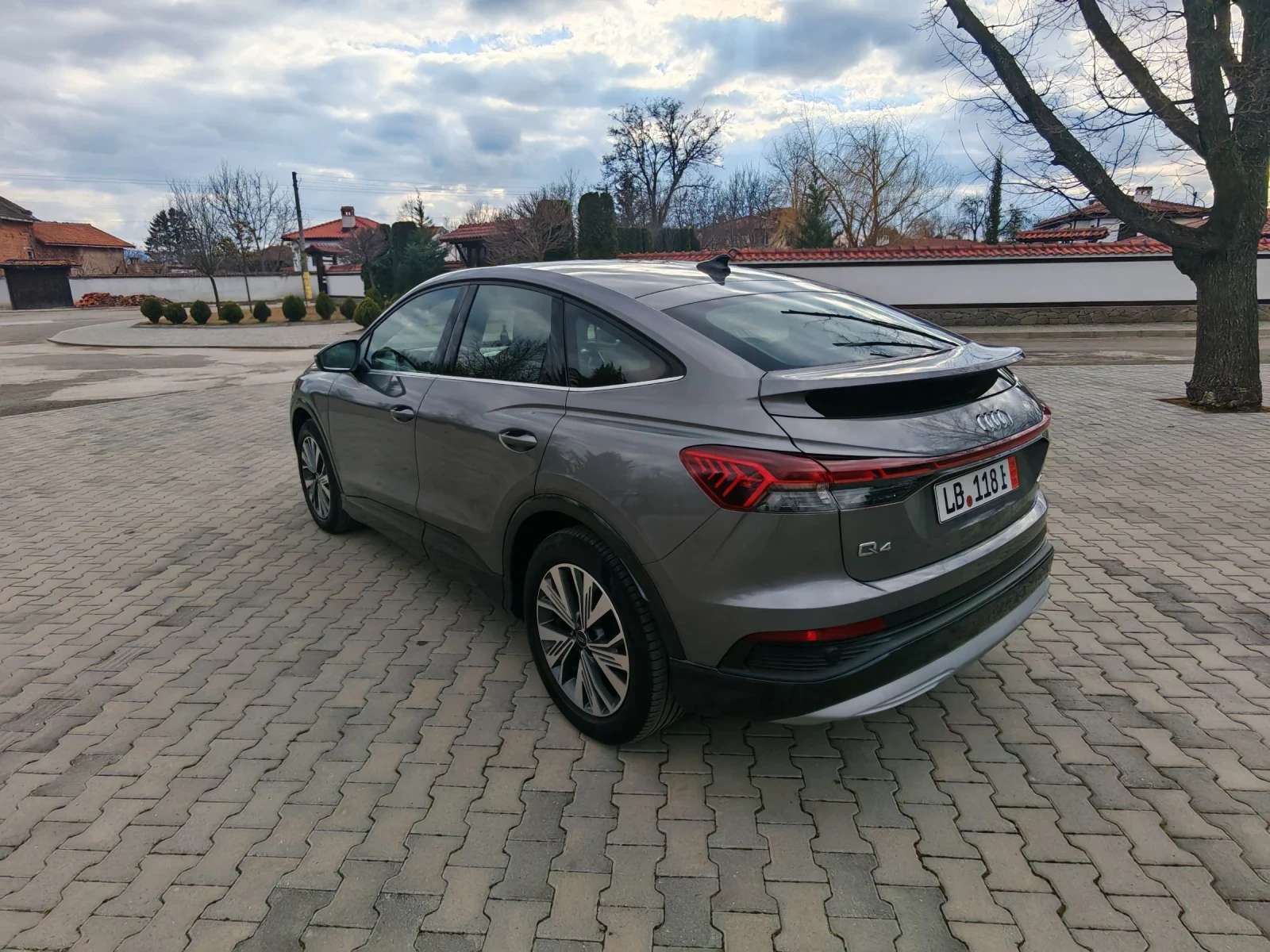 Audi E-Tron Q4 sportbac - изображение 4