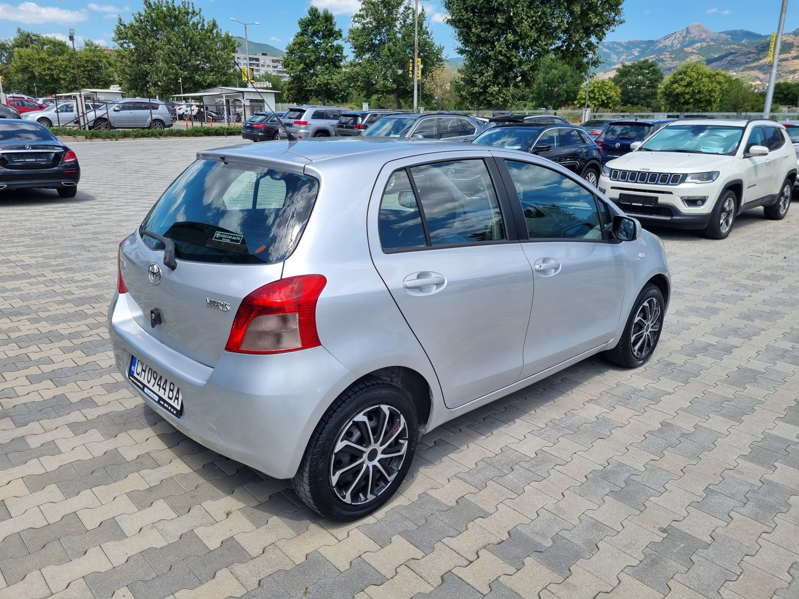 Toyota Yaris БЕНЗИН - изображение 6