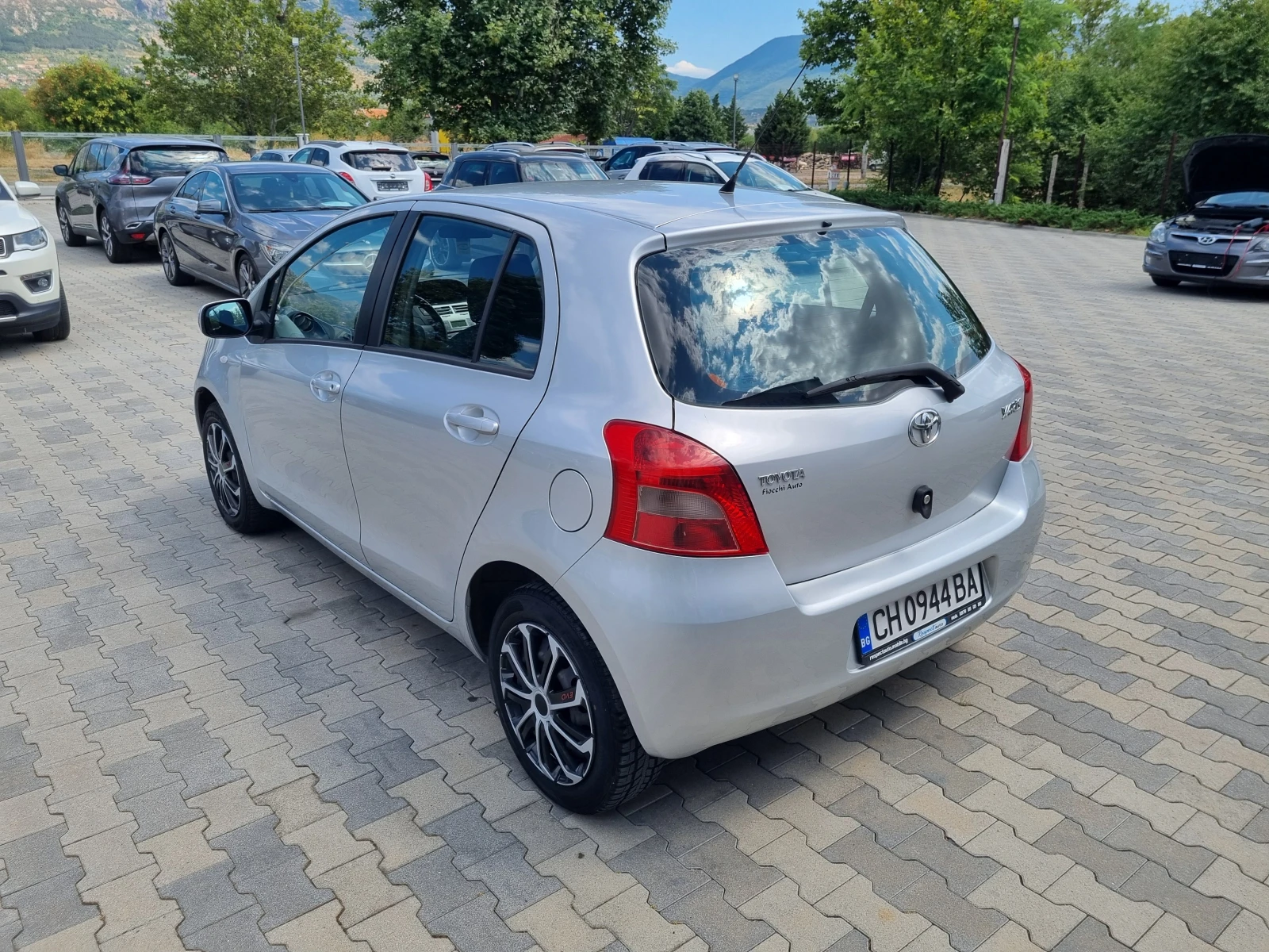 Toyota Yaris БЕНЗИН - изображение 4