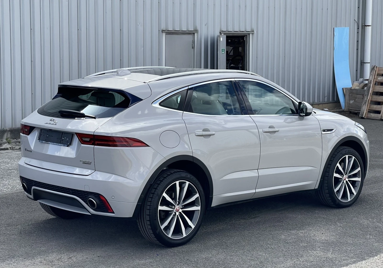 Jaguar E-pace 2.0 R-Dynamic S AWD - изображение 4