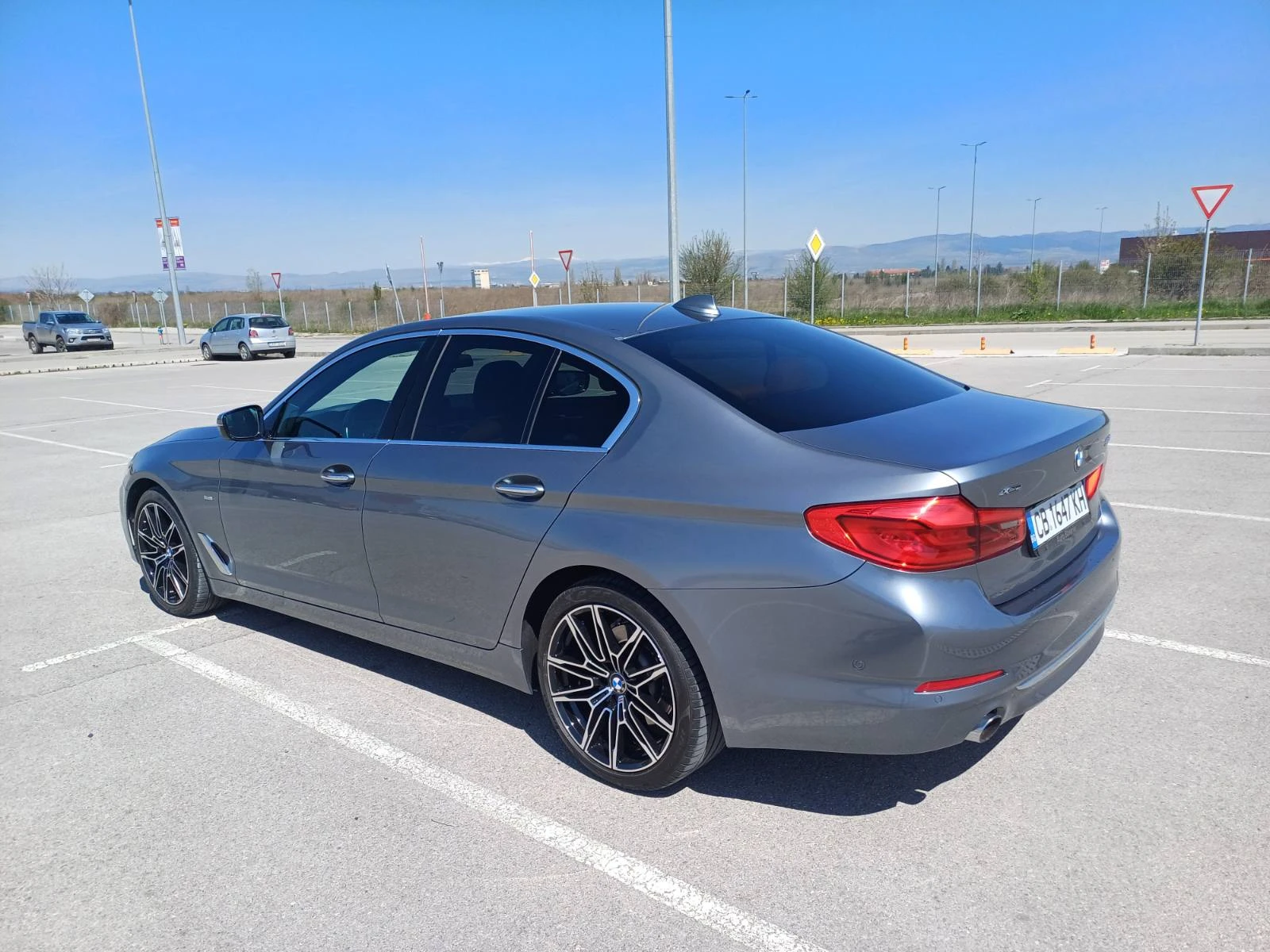 BMW 530 i xDrive/50 000 км./Luxury/Камера 360/, снимка 3 - Автомобили и джипове - 53562931