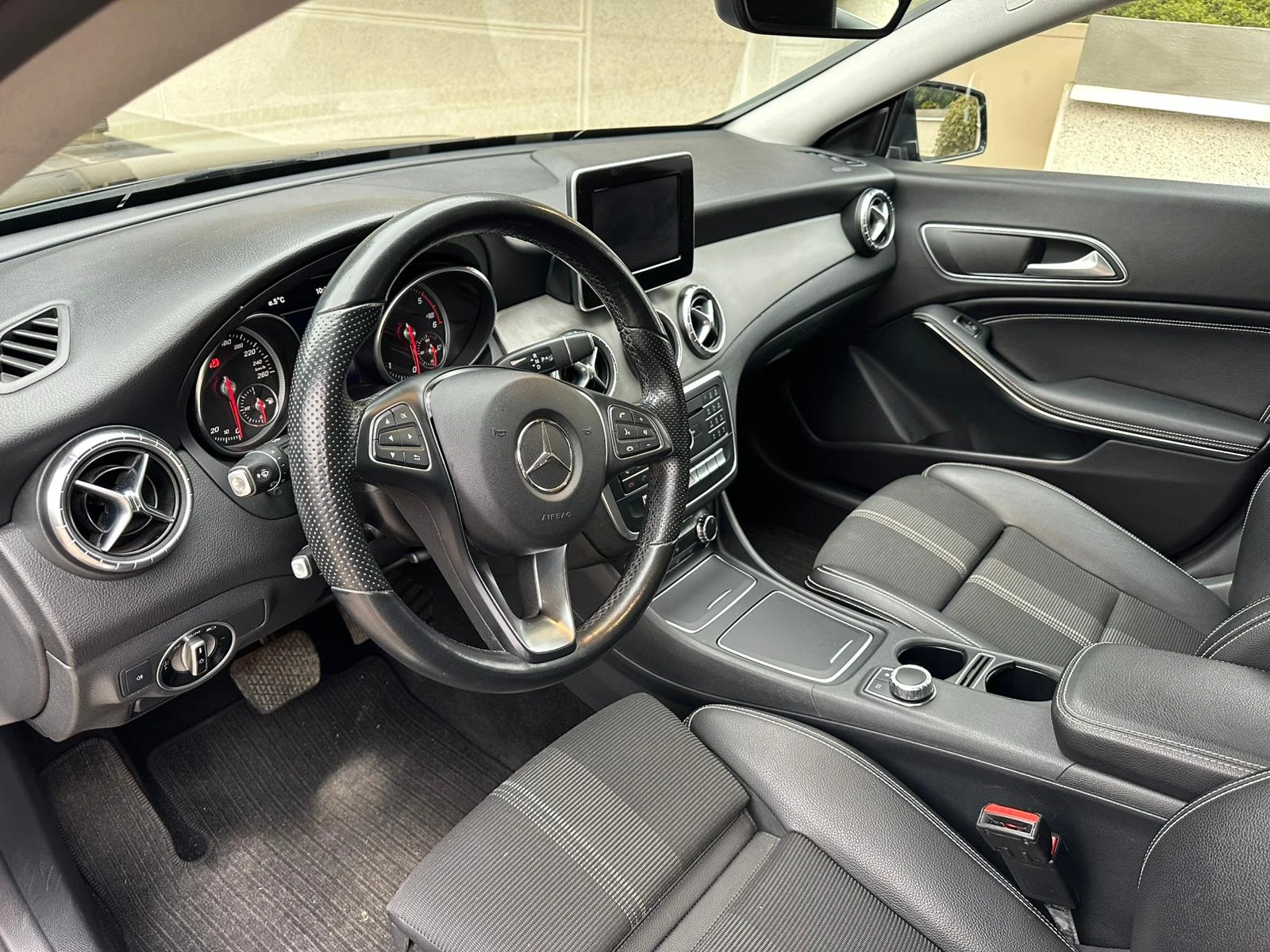 Mercedes-Benz CLA 2.2D 136 AUTOMATIC PREMIUM !!!, снимка 6 - Автомобили и джипове - 53637973