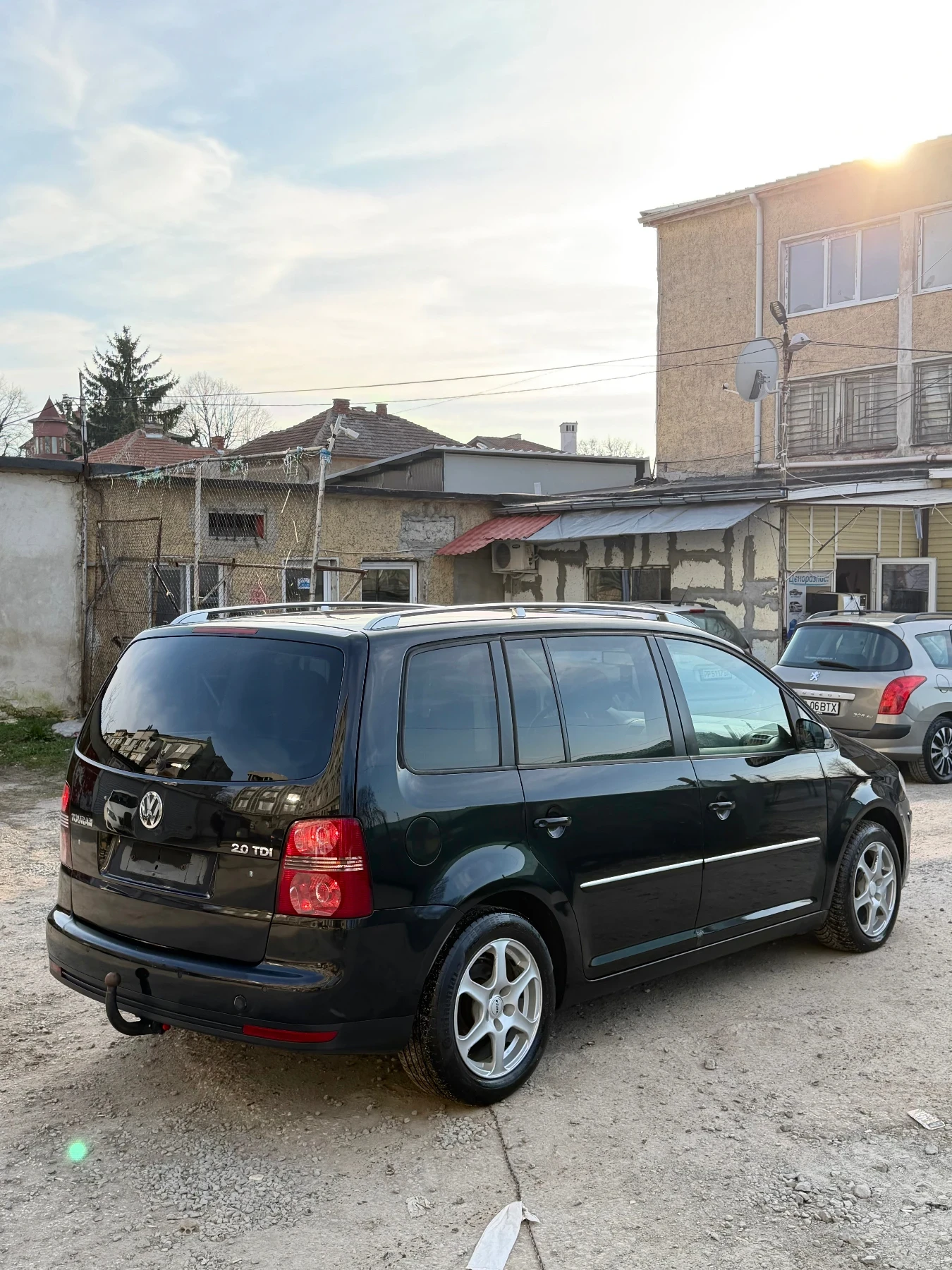 VW Touran 2.0 TDI, снимка 4 - Автомобили и джипове - 53838452