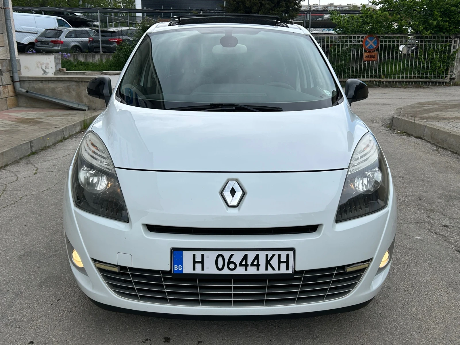 Renault Grand scenic 1.6DCI BOSE 7 МЕСТА ПАНОРАМА, снимка 2 - Автомобили и джипове - 53917073