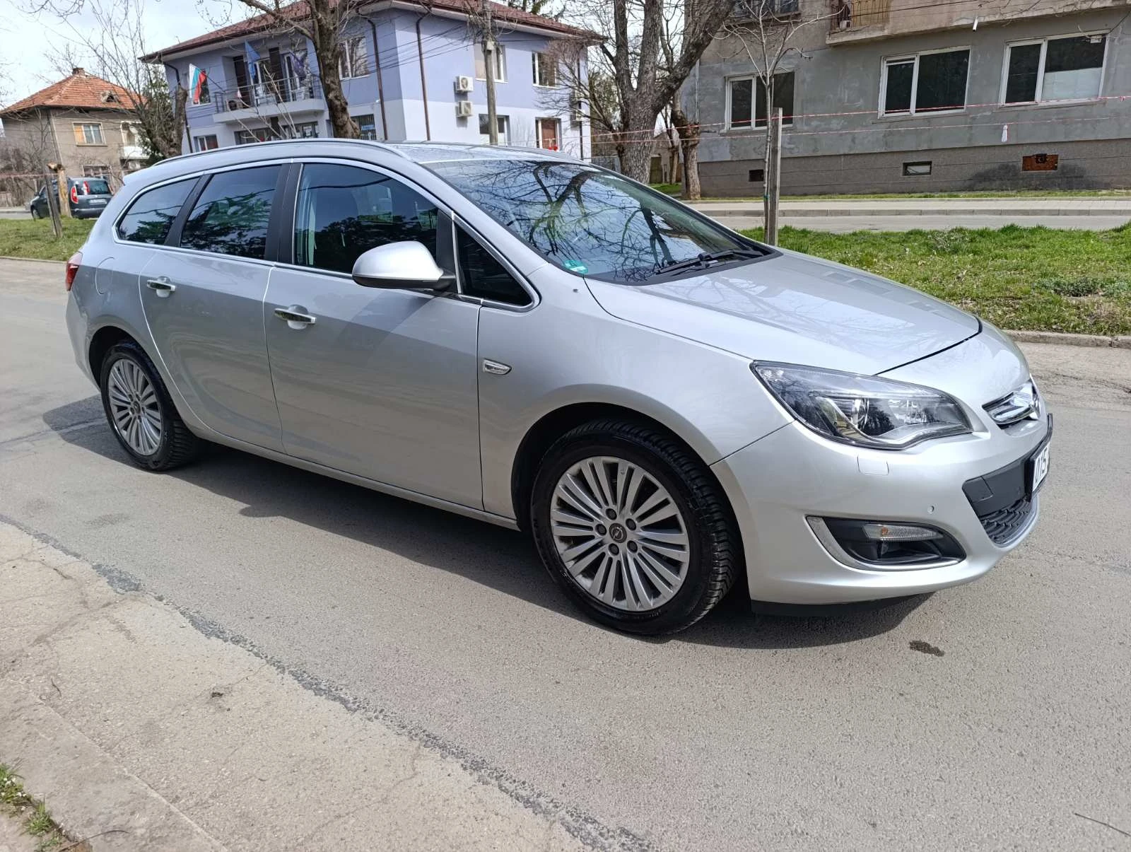 Opel Astra 2.0 CDTI 165 к.с. 2013 г. Нов внос от Германия, снимка 4 - Автомобили и джипове - 53936144