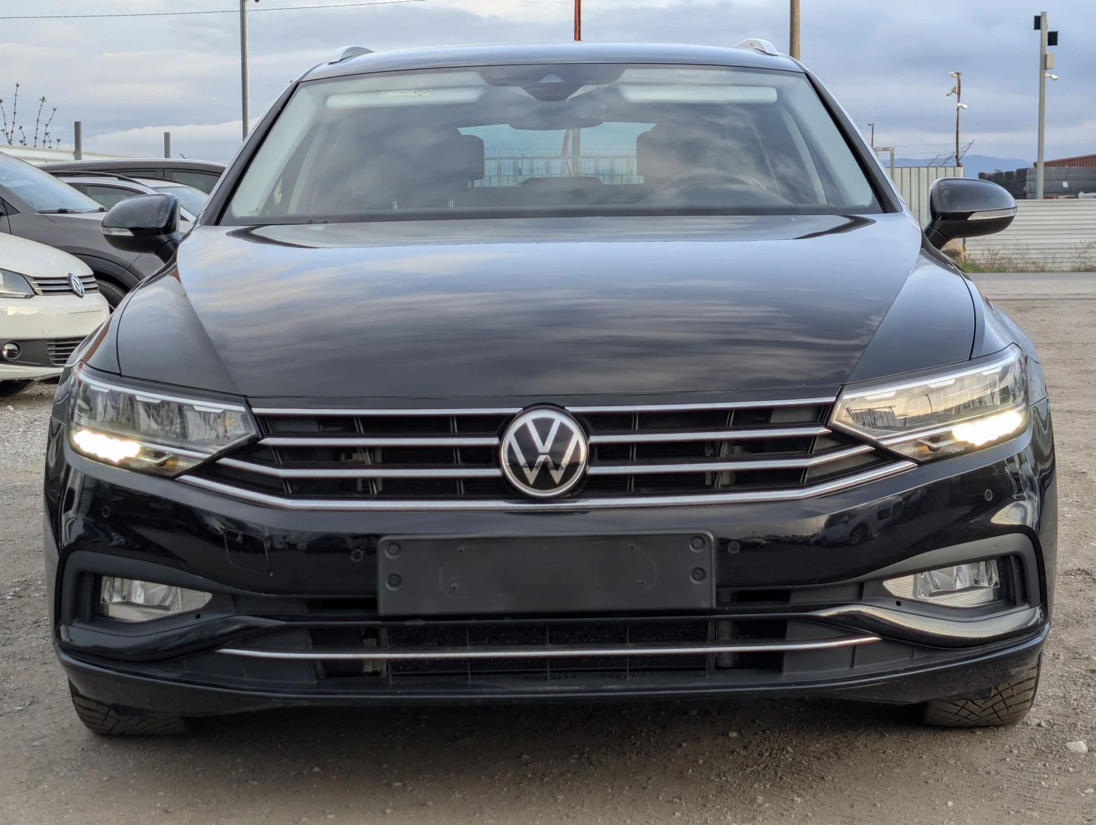 VW Passat 2.0TDI* LED* FACE* 2022, снимка 2 - Автомобили и джипове - 53941487