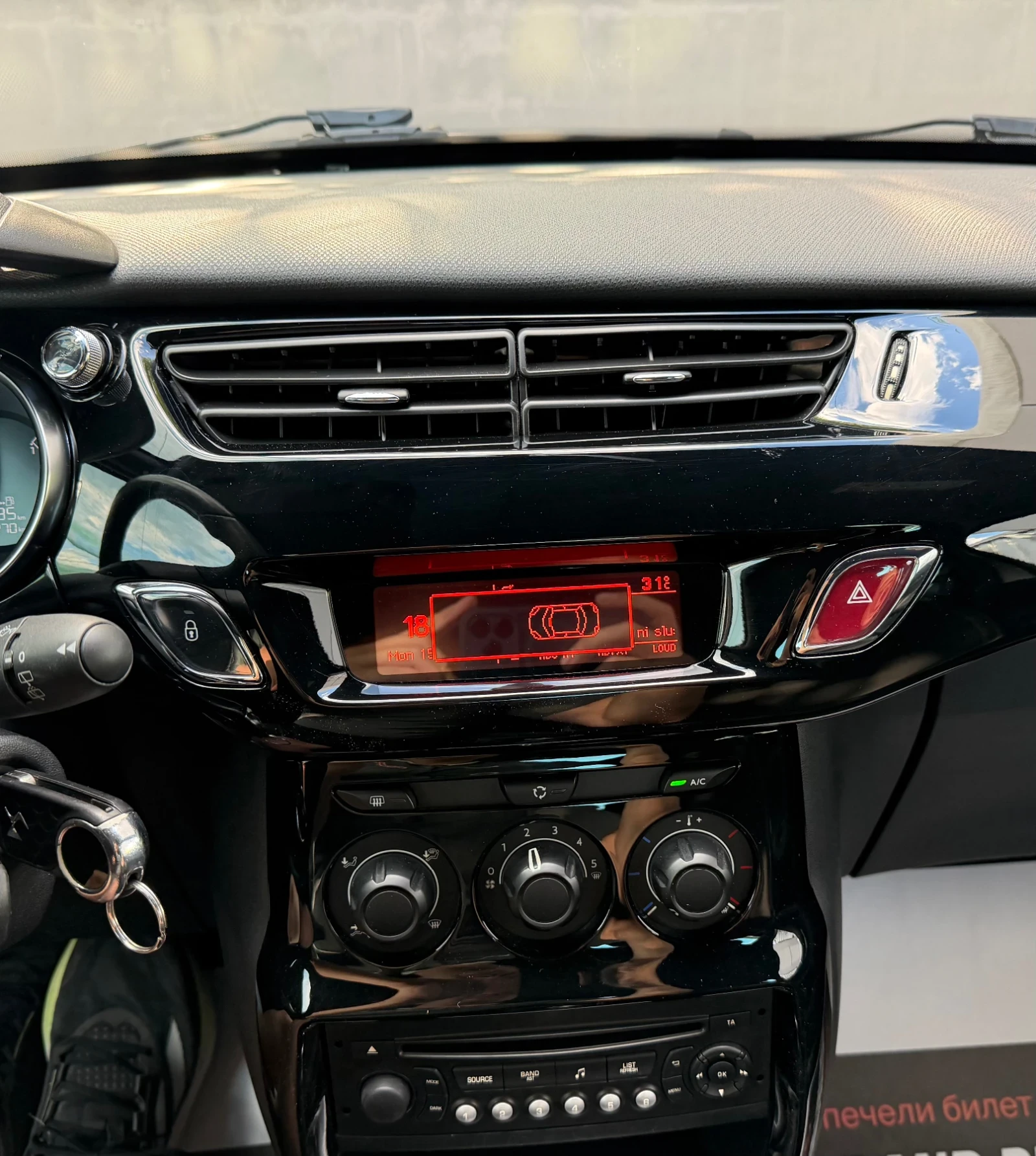 Citroen DS3 1.4HDI Led Euro5B, снимка 13 - Автомобили и джипове - 54924293