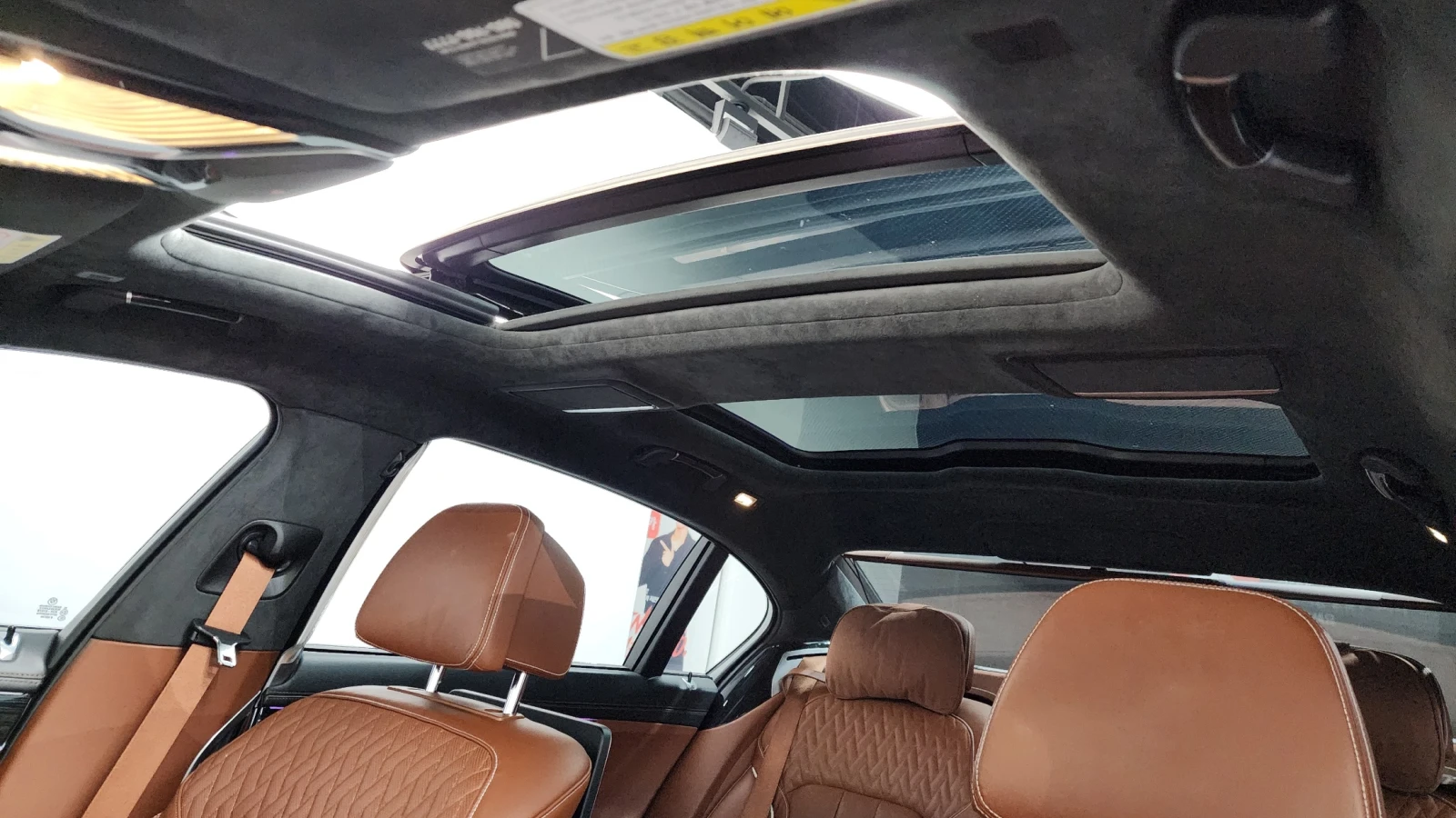 BMW 760 M PKG* V12* ОБДУХВАНЕ* 360 CAM* ПОДГРЕВ, снимка 16 - Автомобили и джипове - 54984309