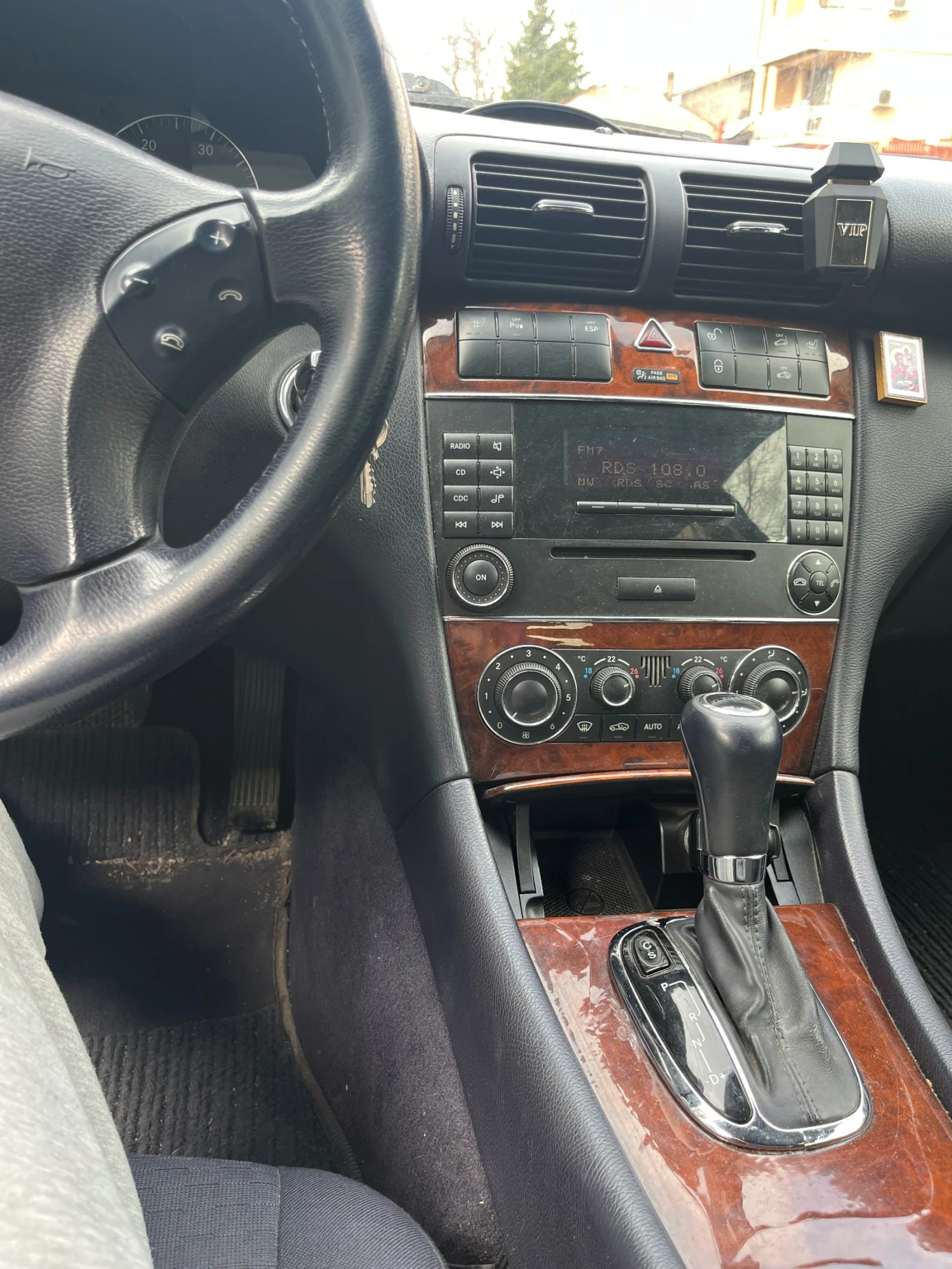 Mercedes-Benz C 220, снимка 4 - Автомобили и джипове - 55221674