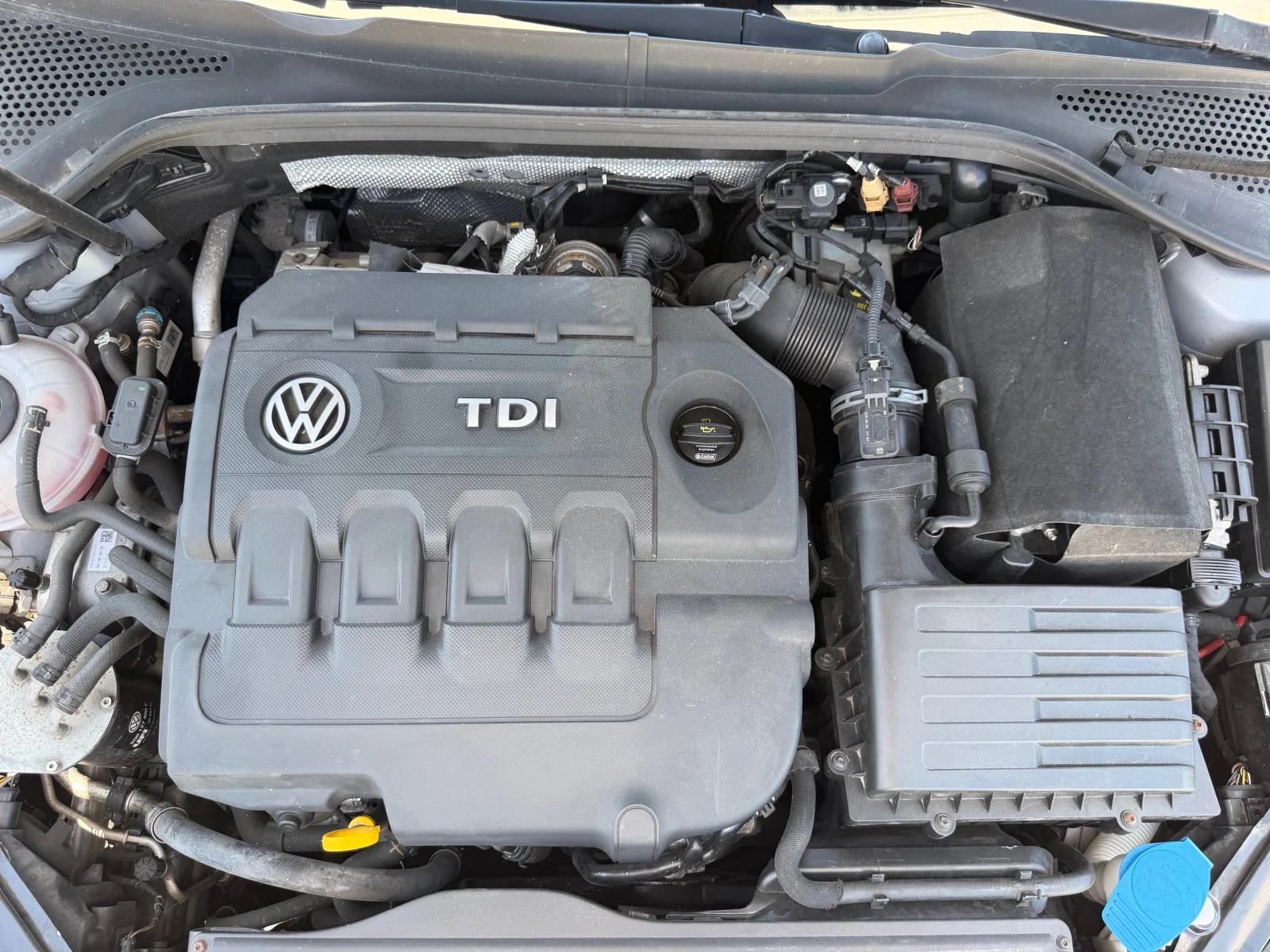 VW Golf 1.6TDI CUP EDITION NAVI DISTR. PANORAMA, снимка 17 - Автомобили и джипове - 55240325