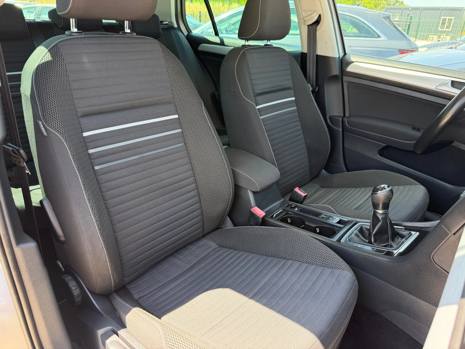 VW Golf 1.6TDI CUP EDITION NAVI DISTR. PANORAMA, снимка 11 - Автомобили и джипове - 55240325