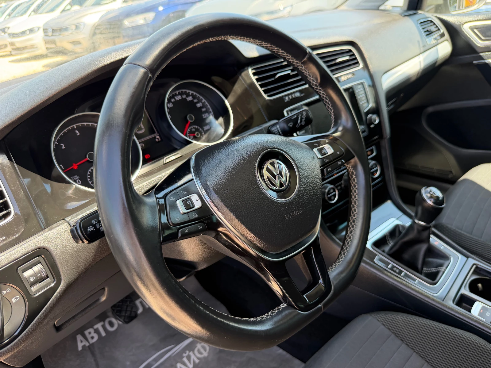 VW Golf 1.6TDI CUP EDITION NAVI DISTR. PANORAMA, снимка 9 - Автомобили и джипове - 55240325