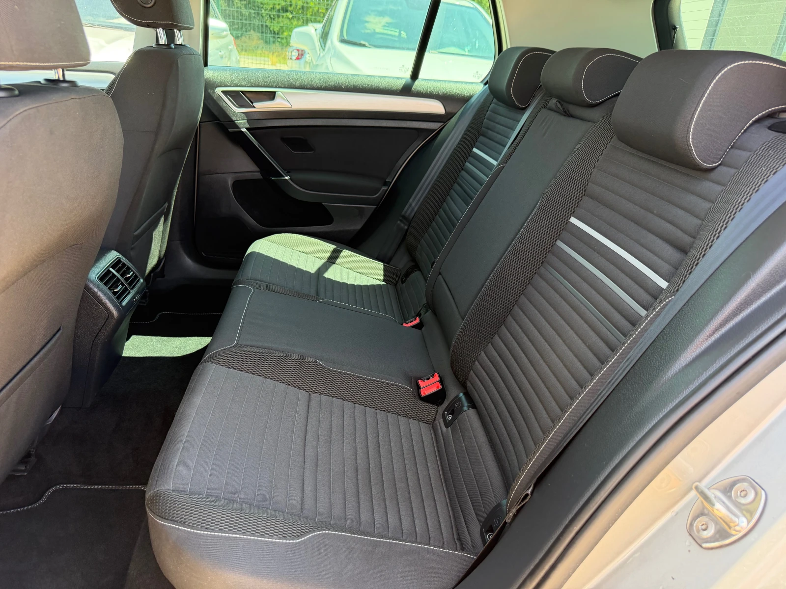 VW Golf 1.6TDI CUP EDITION NAVI DISTR. PANORAMA, снимка 12 - Автомобили и джипове - 55240325