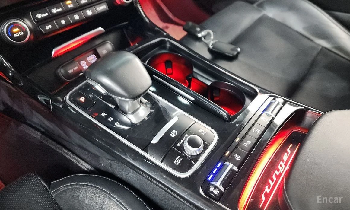 Kia Stinger, снимка 9 - Автомобили и джипове - 55624873