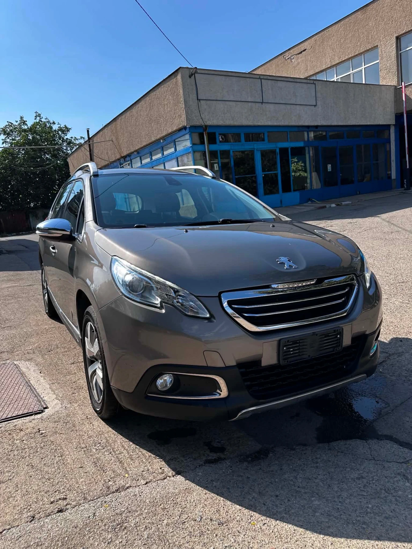 Peugeot 2008 1.2i* Allure* Navi* LED, снимка 3 - Автомобили и джипове - 55905613