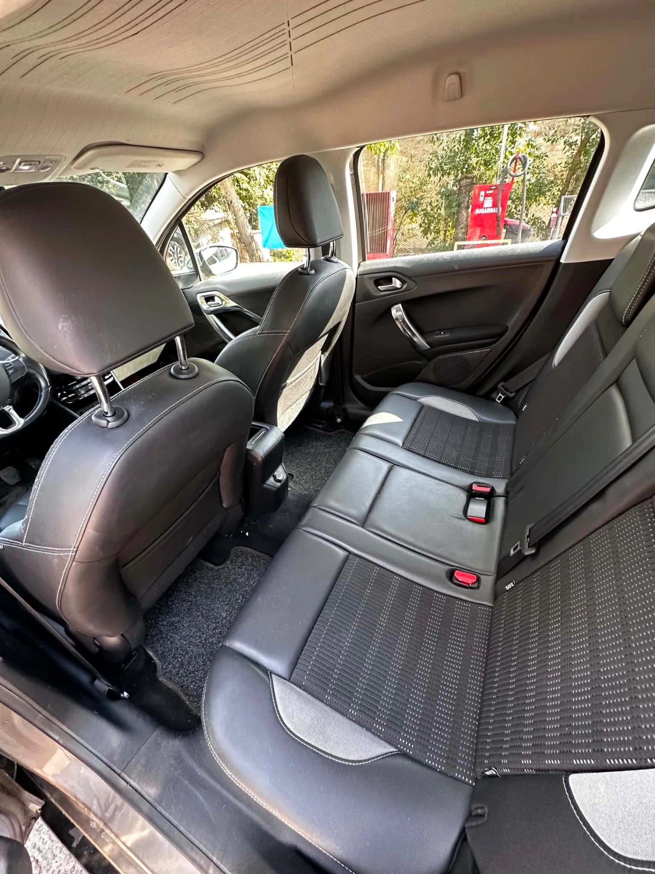 Peugeot 2008 1.2i* Allure* Navi* LED, снимка 12 - Автомобили и джипове - 55905613