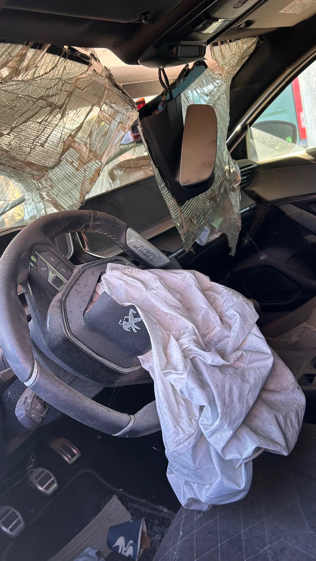 Peugeot 208, снимка 8 - Автомобили и джипове - 56136207