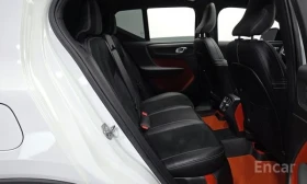 Volvo XC40 * T4 R Momentum, снимка 5