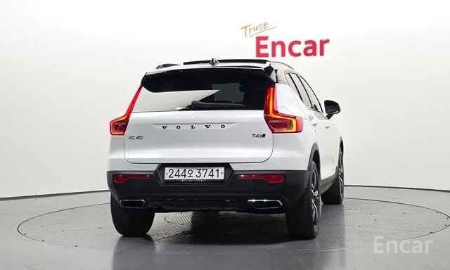Volvo XC40 * T4 R Momentum, снимка 4 - Автомобили и джипове - 55402043