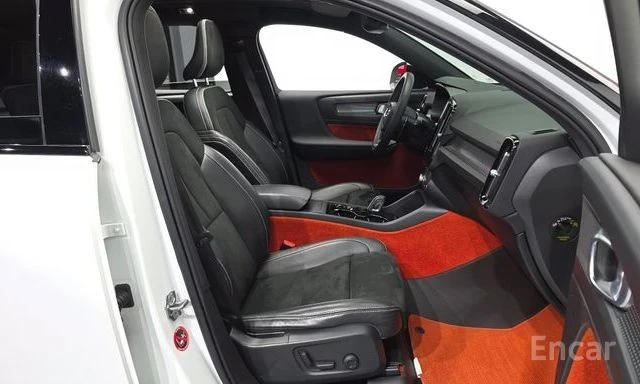 Volvo XC40 * T4 R Momentum, снимка 6 - Автомобили и джипове - 55402043