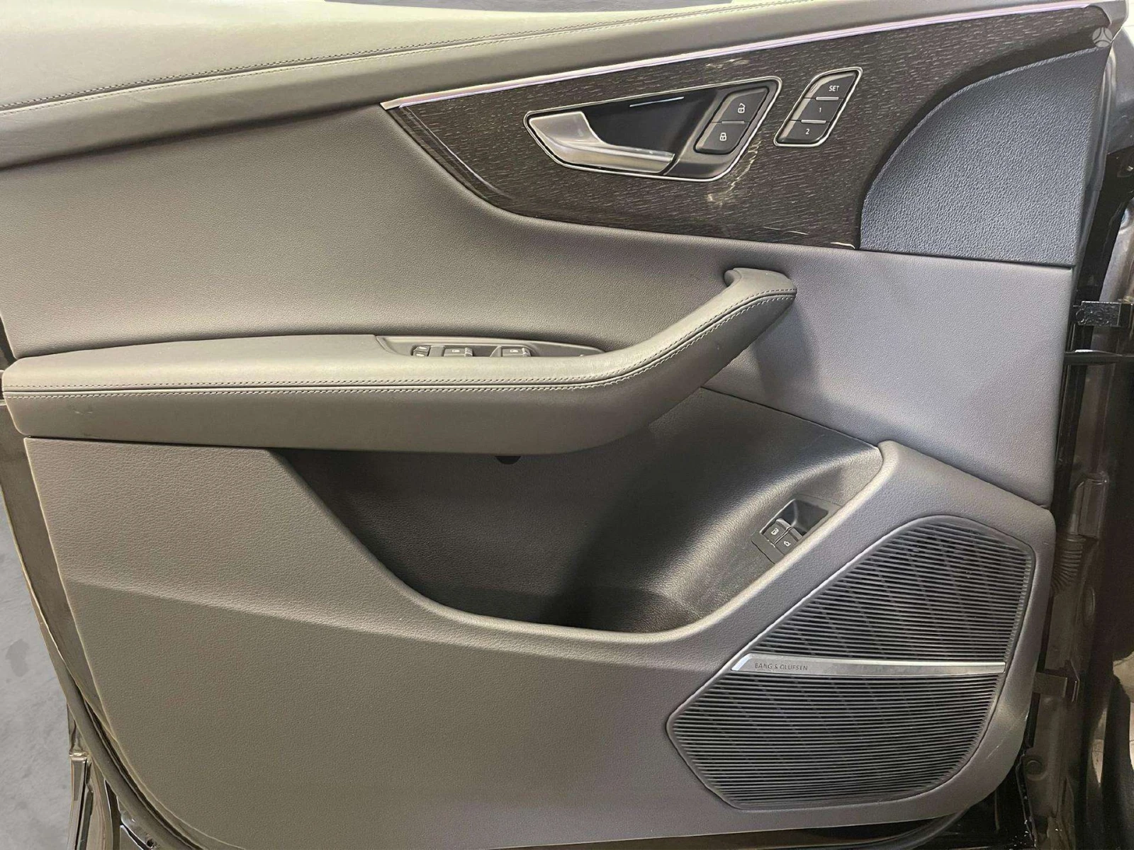 Audi Q8 55 TFSI Quattro Mild Hybrid, снимка 5 - Автомобили и джипове - 53877807