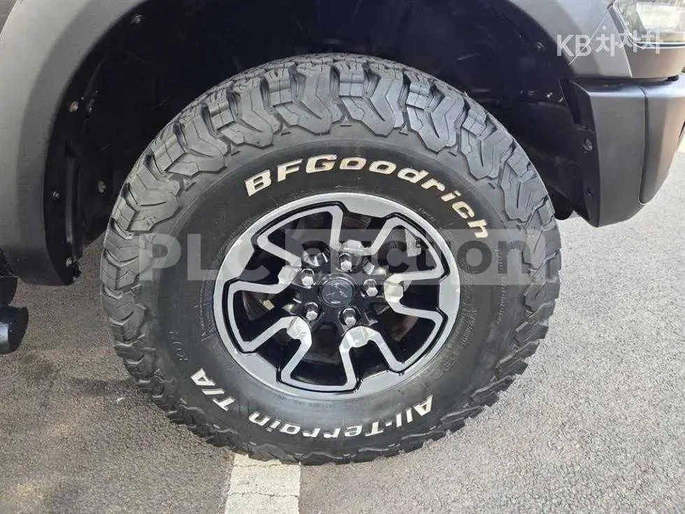 Dodge RAM 1500 2021* 5.7 HEMI V8* КРАЙНА ЦЕНА, снимка 14 - Автомобили и джипове - 54057619