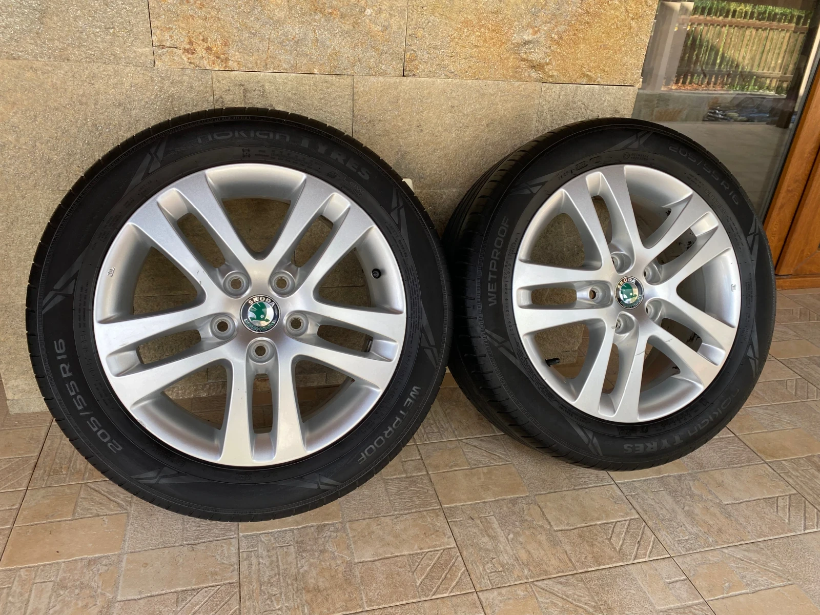 Гуми с джанти Nokian 205/55R16, снимка 6 - Гуми и джанти - 56244833