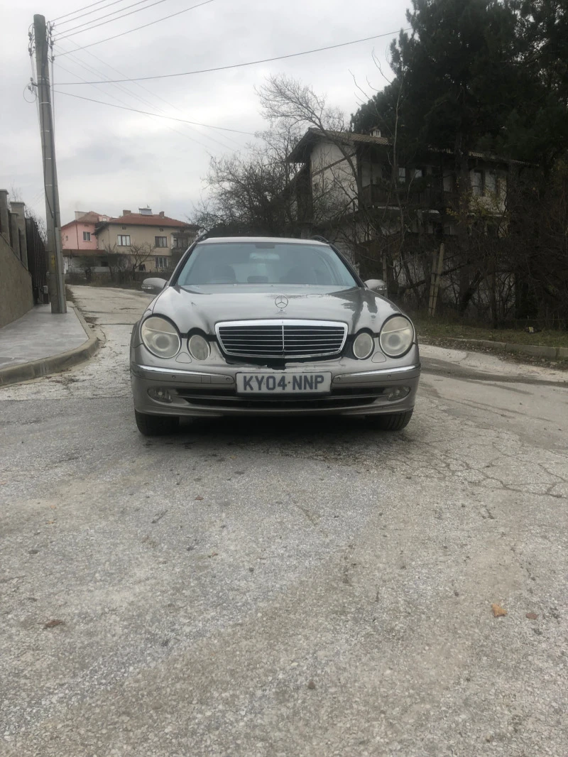 Mercedes-Benz E 220, снимка 1 - Автомобили и джипове - 47270558