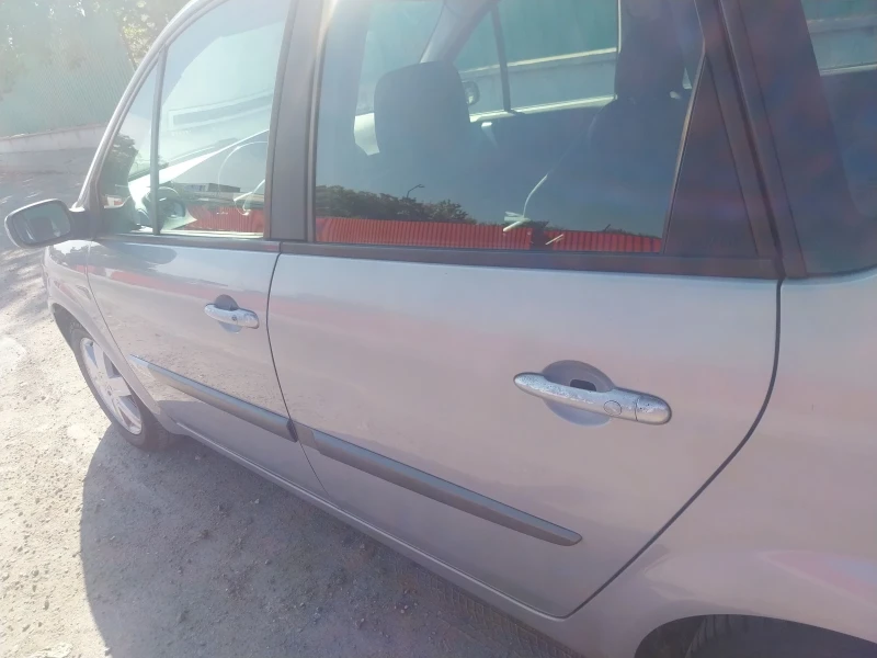 Renault Scenic 1.5dci, снимка 7 - Автомобили и джипове - 46946394