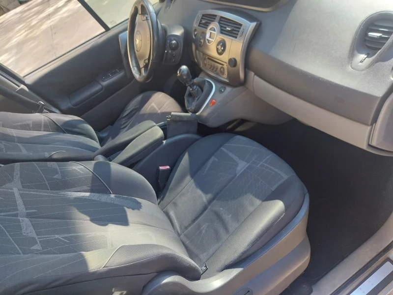 Renault Scenic 1.5dci, снимка 9 - Автомобили и джипове - 46946394