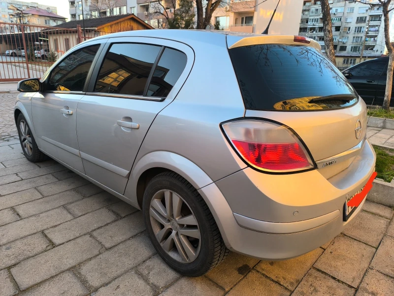 Opel Astra 1.9 CDTI, снимка 3 - Автомобили и джипове - 49577606