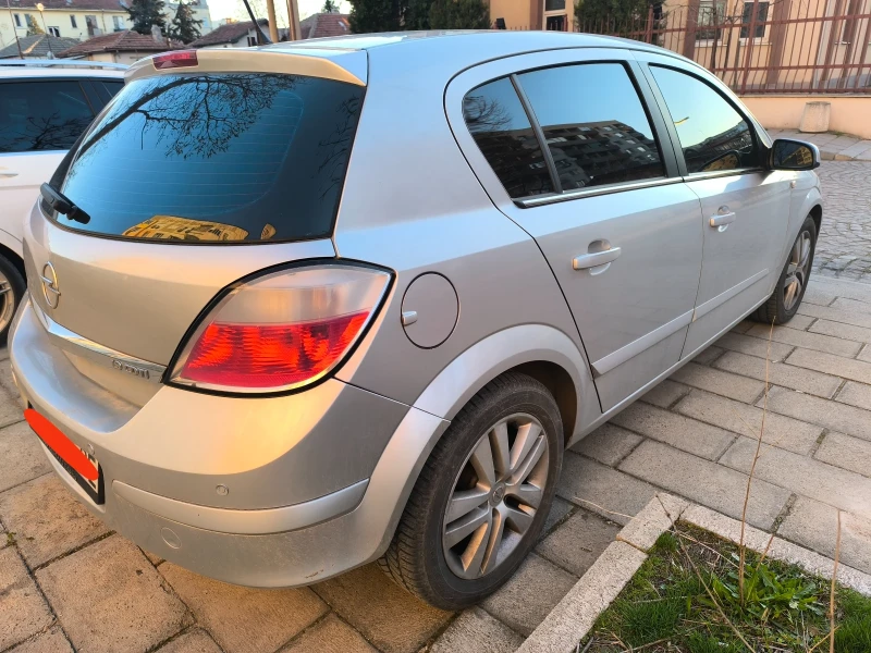 Opel Astra 1.9 CDTI, снимка 4 - Автомобили и джипове - 49577606