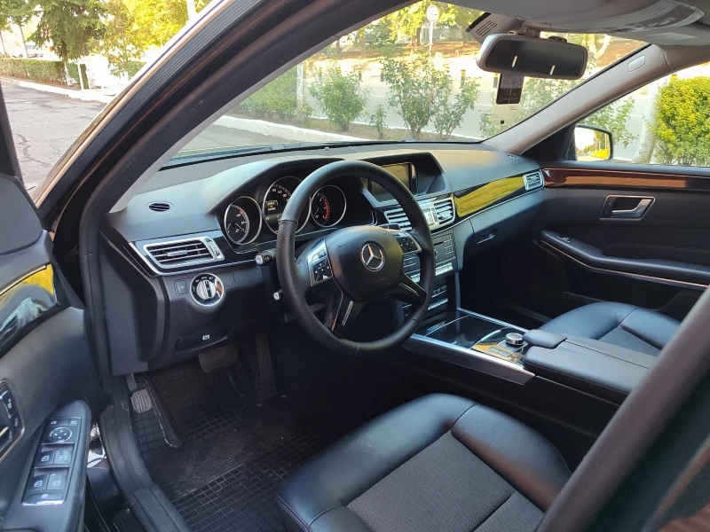 Mercedes-Benz E 220, снимка 9 - Автомобили и джипове - 51602465