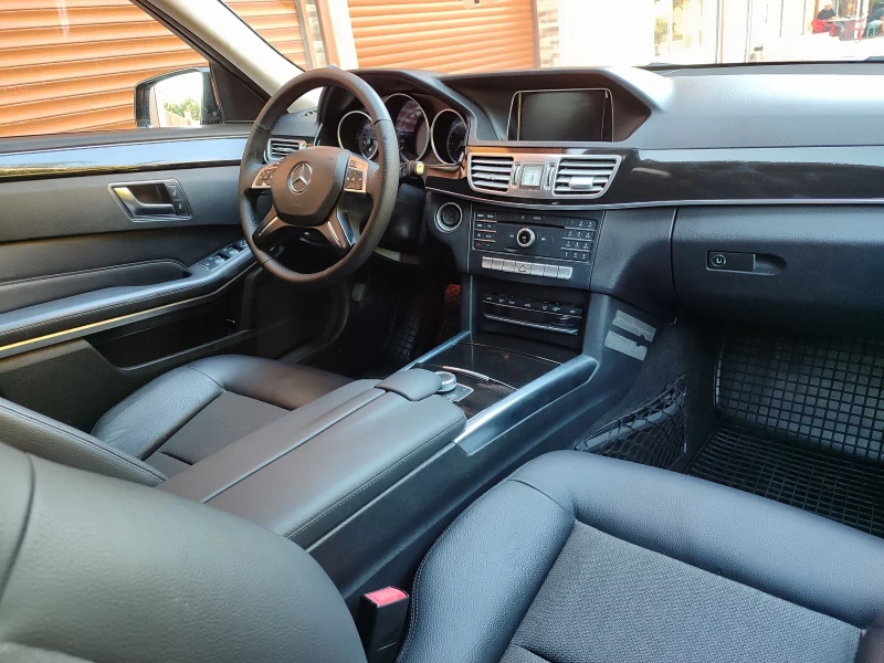 Mercedes-Benz E 220, снимка 4 - Автомобили и джипове - 51602465