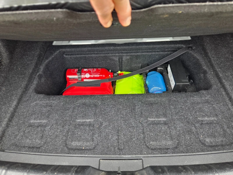 BMW 318 i (F30 LCI, Facelift), снимка 5 - Автомобили и джипове - 51991917