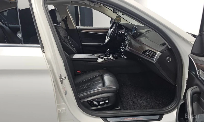 BMW 520, снимка 11 - Автомобили и джипове - 52944571