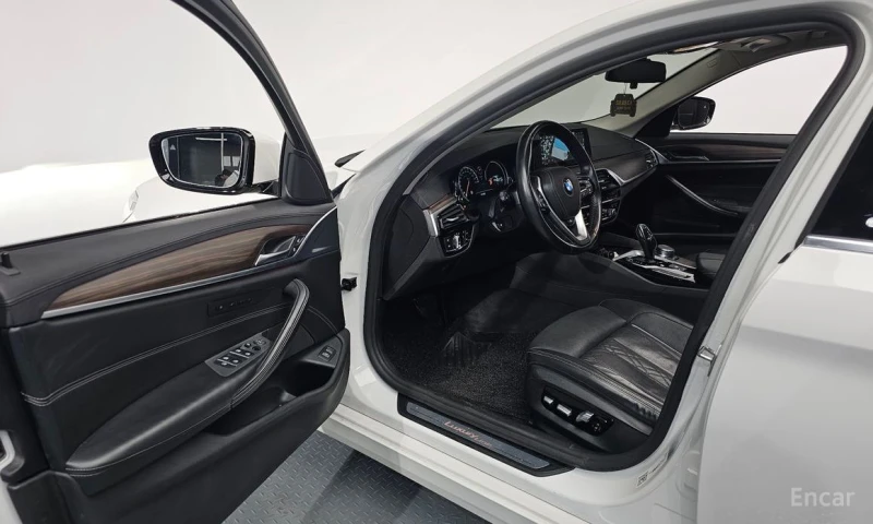 BMW 520, снимка 10 - Автомобили и джипове - 52944571