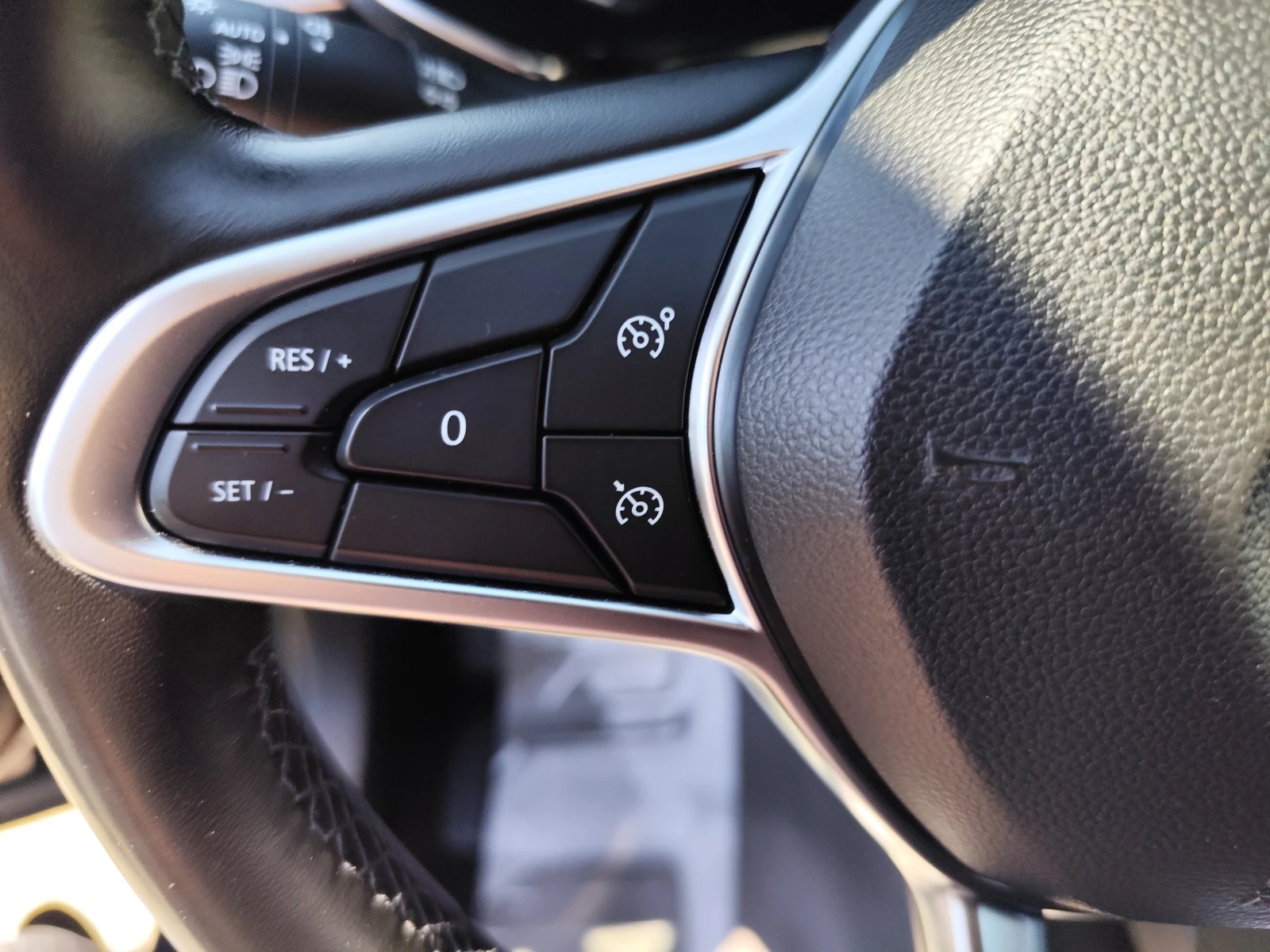 Renault Captur 1.0i* ГАЗОВА УРЕДБА* LED* APP* 90000km!*  - изображение 10