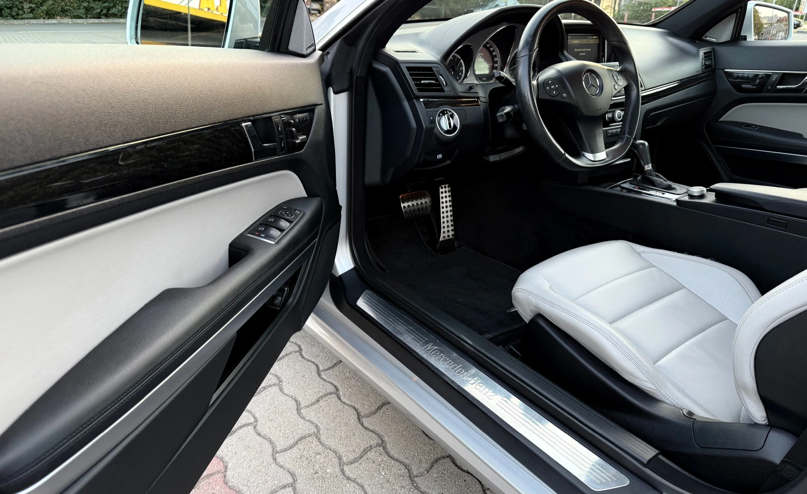 Mercedes-Benz E 350 COUPE| Harmon| Dynamic Seats| AMG Pack| V6  | Mobile.bg   5