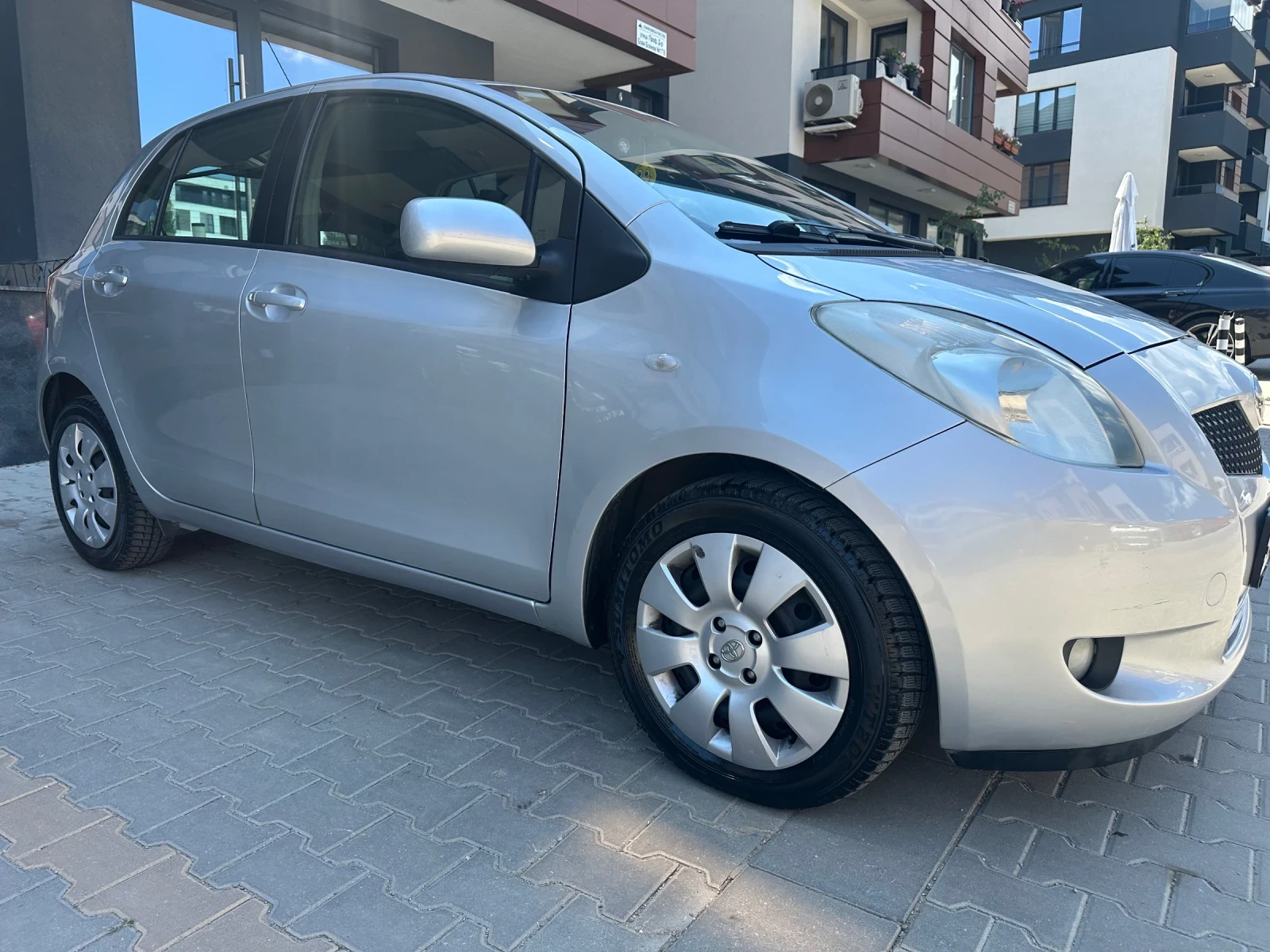 Toyota Yaris Автоматик 1.3 бензин - изображение 7