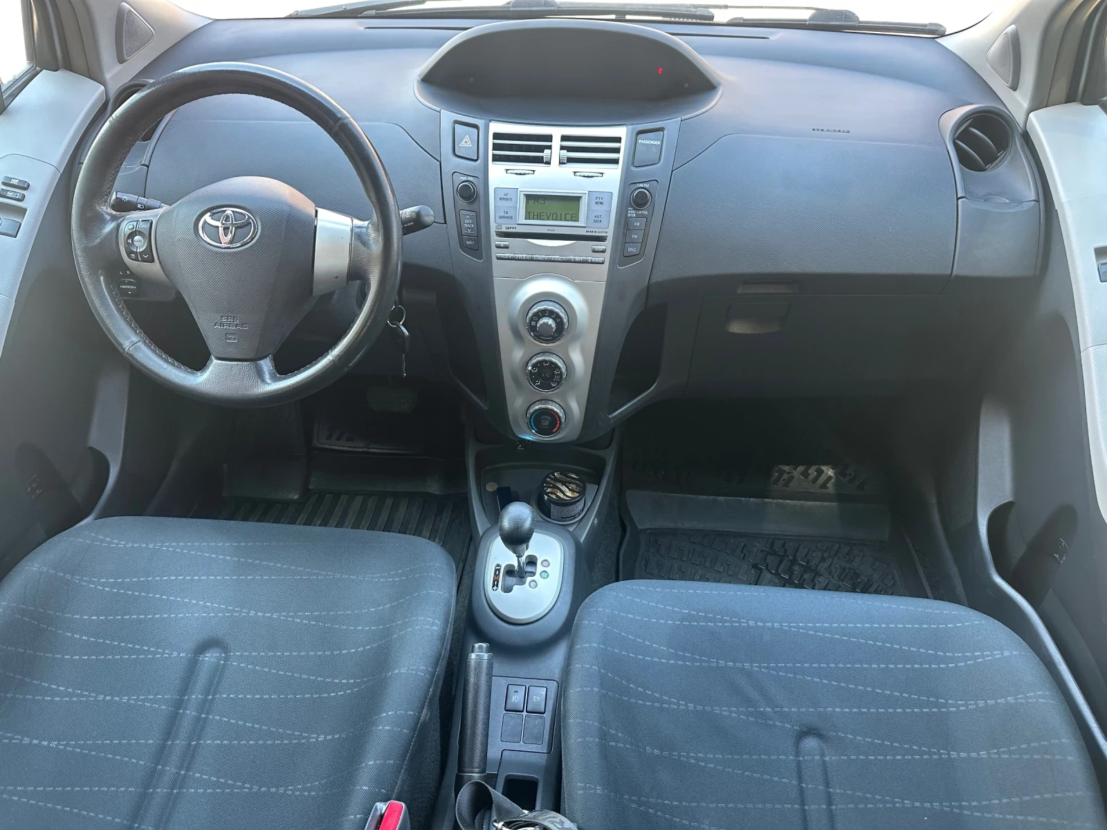 Toyota Yaris Автоматик 1.3 бензин - изображение 8