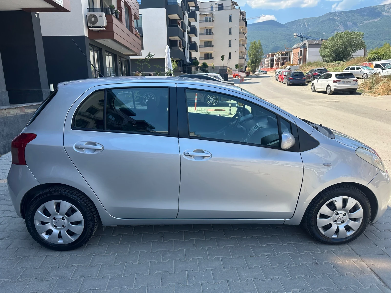Toyota Yaris Автоматик 1.3 бензин - изображение 2
