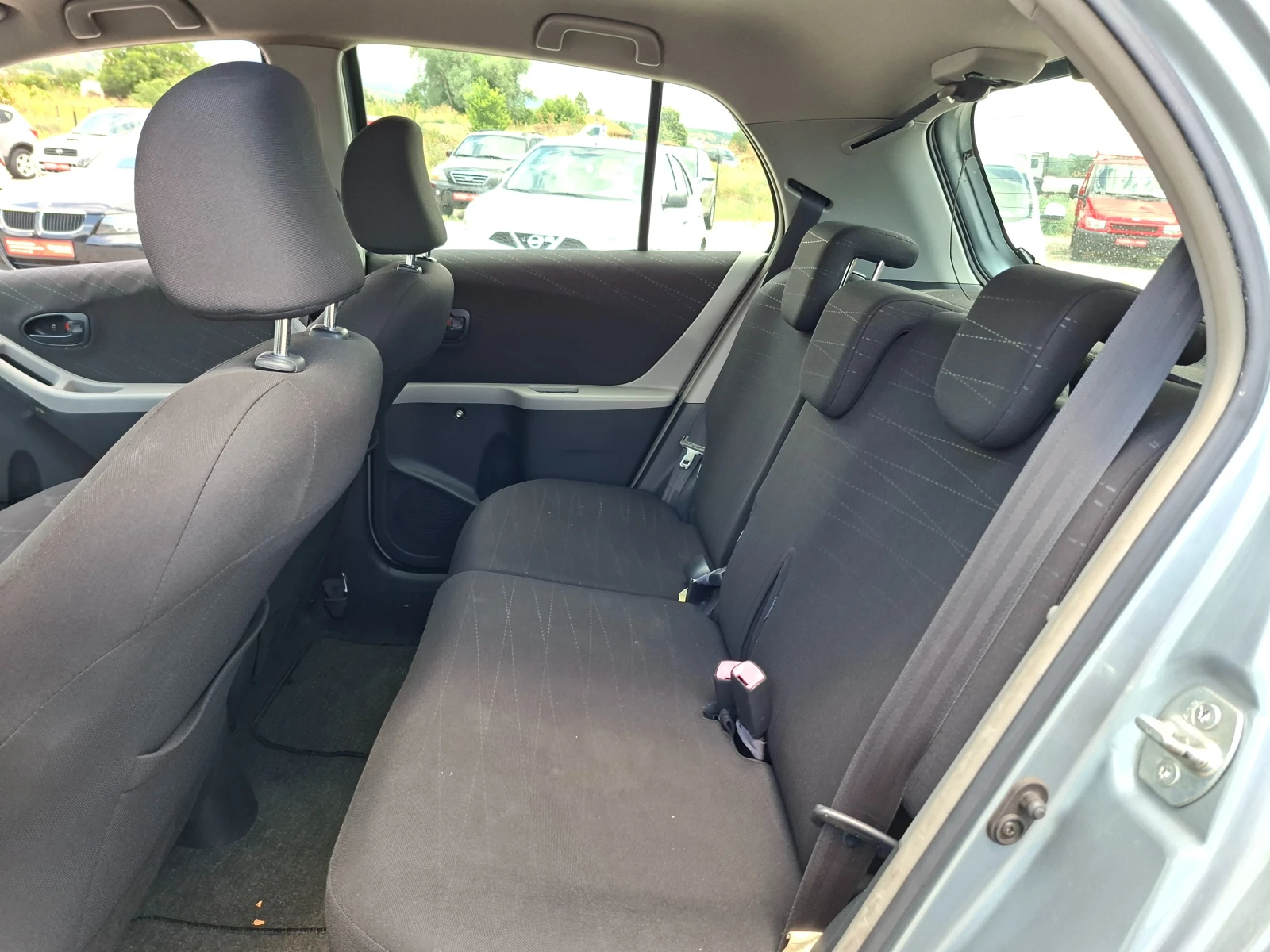 Toyota Yaris 1.0i* 36м. х 102EUR.* , снимка 9 - Автомобили и джипове - 53635541