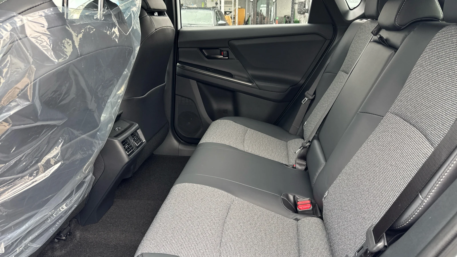 Toyota bZ4X EXECUTUVE 4WD, снимка 13 - Автомобили и джипове - 53971359