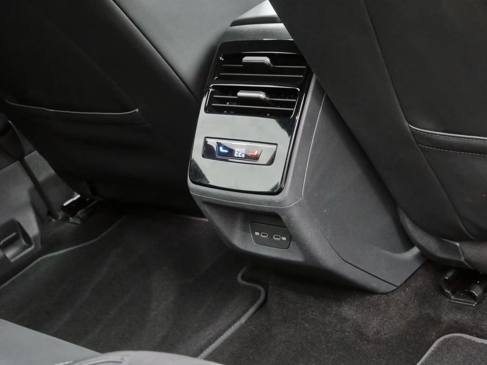 VW ID.7 PRO MATRIX IQ DRIVE 360-CAMERA, снимка 14 - Автомобили и джипове - 54259265