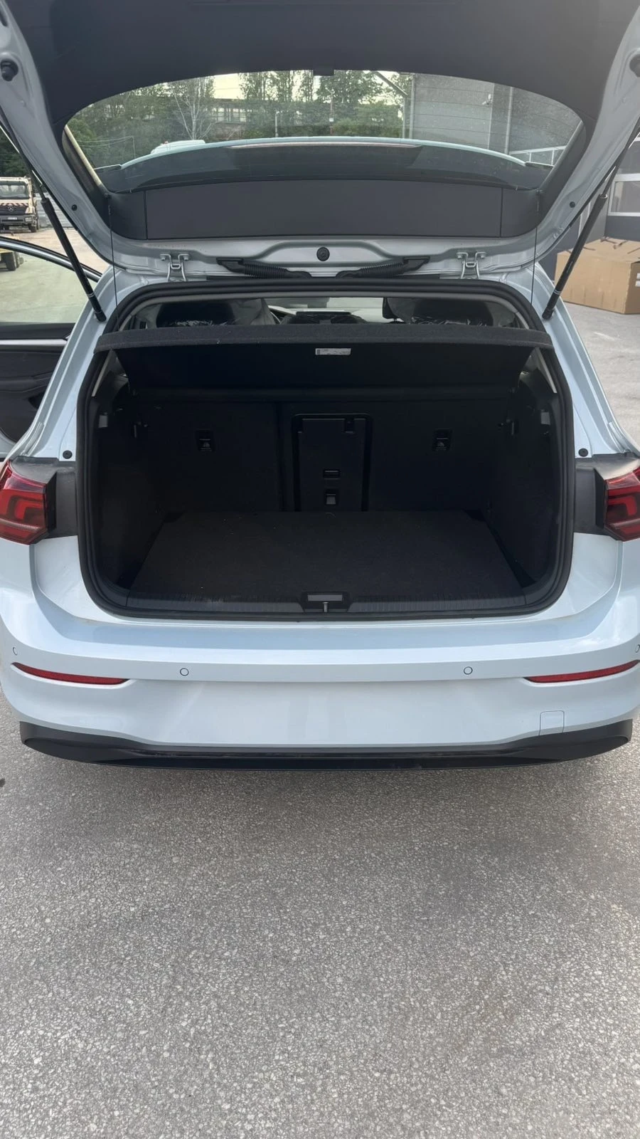 VW Golf Facelift 1.5 eTSI DSG, снимка 10 - Автомобили и джипове - 54543606