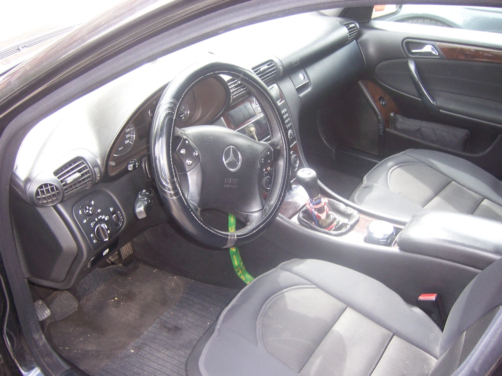 Mercedes-Benz C 220, снимка 4 - Автомобили и джипове - 55231818